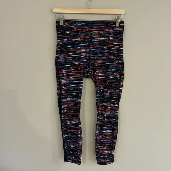 Lululemon Train Times 7/8 Pant 25"‎ - Picture 3 of 5